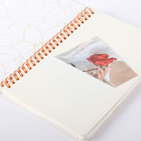 Cuaderno Espiral A5 2026 con Páginas Interiores Rayadas, Cuaderno de Papelería Beige con Logotipo en Lámina Dorada, Impresión de Libros