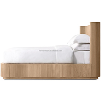 Lit en bois de chêne naturel européen Byron, lit moderne avec panneaux, couleur et taille personnalisables