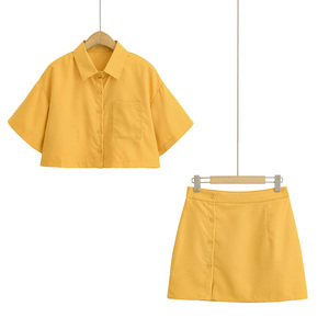 Ensemble d'été pour femme - chemisier à col court et jupe courte taille haute et évasée - Product Image 2