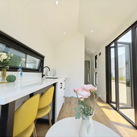 Petite maison sur roues aux normes australiennes-Petite maison mobile moderne préfabriquée prête à être expédiée pour le camping/arrière-cour