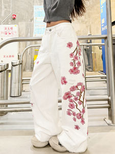 Jeans pour femmes personnalisés, jeans blancs délavés à l'acide, jeans taille basse pour femmes - Product Image 1