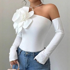 T-shirt ajusté à manches longues et épaules dénudées pour femme, nouveau style, décoré de fleurs 3D, tendance - Product Image 4