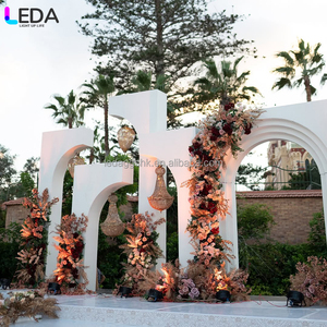 Arco de Flores Colgante de Acrílico Blanco Grande y Moderno, Personalizado para Decoración de Escenarios de Eventos al Aire Libre LEDA, para Bodas - Product Image 3