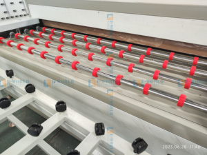 Machine de pressage à chaud automatique pour le traitement du verre à double vitrage, ligne de production horizontale de verre isolant - Product Image 4