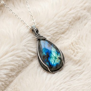 Collares con colgante de plata al por mayor OEM/ODM, joyería de labradorita en forma de lágrima envuelta en alambre para mujer - Product Image 2