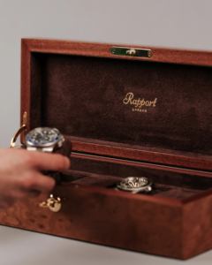 Scatola di Lusso in Legno per Orologi con Chiusura |   Espositore per Orologi in Ebano Macassar, Finitura Ecologica, Materiali Riciclati, Rivestimento in Camoscio, Personalizzabile - Product Image 6