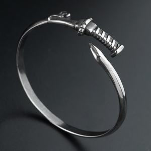 Nouvel Arrivage Ensemble de bijoux bracelet et bagues en acier inoxydable en forme d'épée, design ouvert, pour mariage/fiançailles, cadeaux vintage, classique, direct usine - Product Image 4