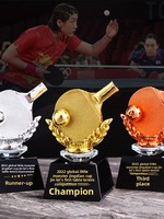 Trophées en résine cristalline gravés au laser pour le tennis de table, le basketball, le football, le badminton, le volley-ball - Souvenirs personnalisés pour les équipes scolaires