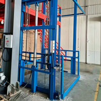 Plateforme élévatrice verticale hydraulique à rail de guidage à faible taux de défaillance pour le transport de marchandises et de matériaux sur site de stockage
