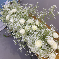 Arrangement floral de mariage, centre de table, guirlande décorative, fleurs de gypsophile, chemin de fleurs pour allée