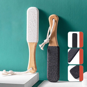 Kit de pédicure en bois de hêtre et bambou avec logo personnalisé, outil pour éliminer les peaux mortes et les callosités - Product Image 2