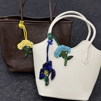 Pendentif en perles faites à la main 3D paillettes fleur patchs thermocollants pour vêtements sac à dos lanière sac décoration PVC feutre matériel mode