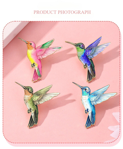 Vente en gros : Épinglette en alliage de zinc émaillé, imprimée UV, thème colibri aux couleurs vives, design de vol réaliste, accessoire décontracté, cadeau - Product Image 5