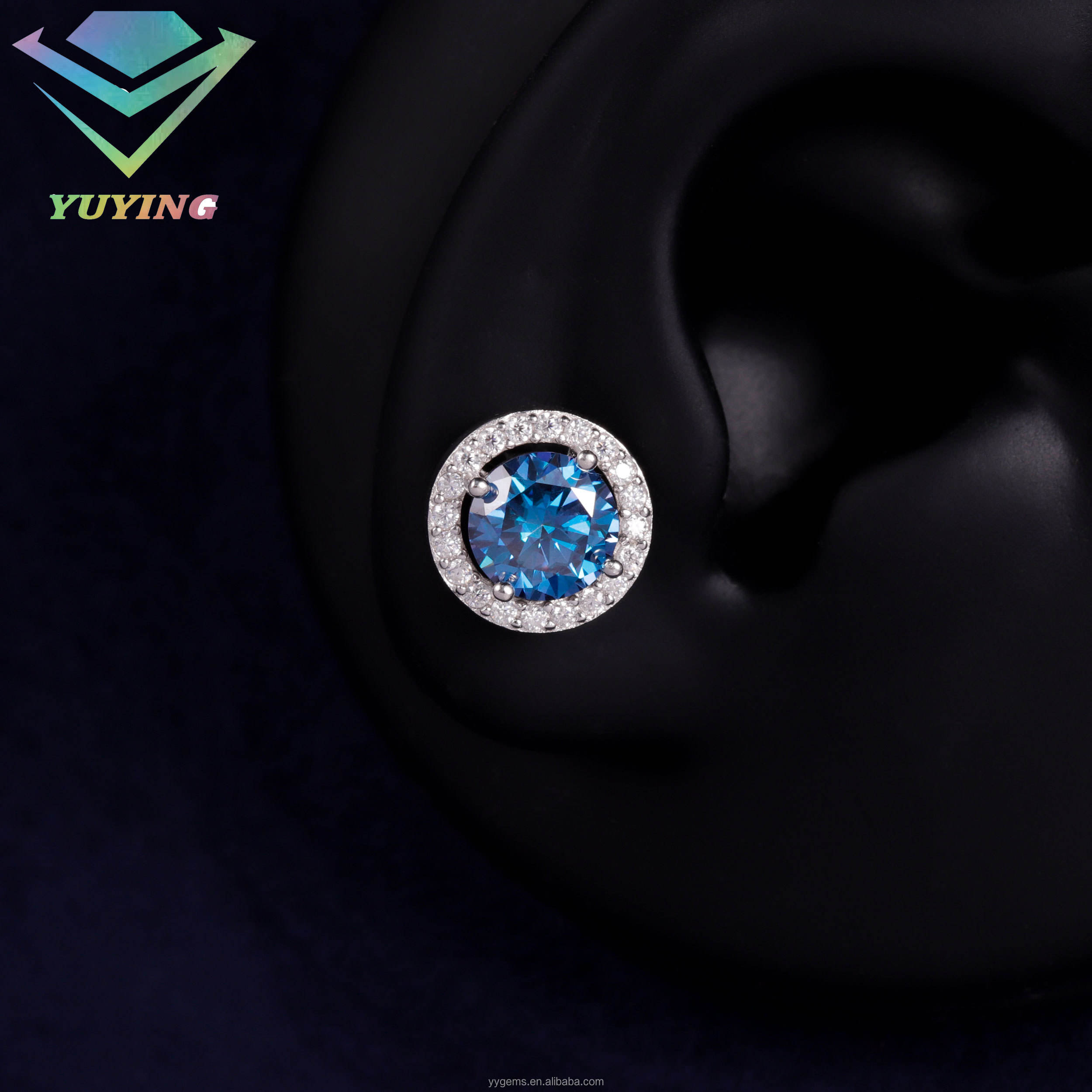 ต่างหูเพชรสีน้ำเงินเข้ม