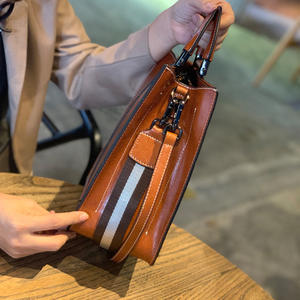 Sac à bandoulière en cuir de vache véritable, grande capacité, vintage, seau, sac à main de luxe pour femmes, designer, fermeture éclair, écologique, imperméable - Product Image 5