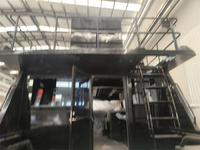 Catamaran sportif de luxe de 7,9 m (26 pieds) en aluminium soudé avec cabine ouverte et moteur hors-bord, fabriqué par un constructeur de bateaux de luxe