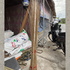 Palo de costilla de coco natural de Vietnam para escoba hecha a mano y uso de limpieza - Product Image 1