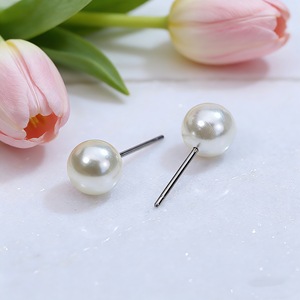 Boucles d'oreilles clous d'oreille haut de gamme en alliage vintage avec perles, style Fever, populaires en ligne pour femmes - Product Image 4