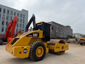 รถบดอัดสั่นสะเทือน CAT CS-683E มือสอง ยี่ห้อ Caterpillar สำหรับงานปูพื้นในพื้นที่ขนาดเล็กและบดอัดทราย - Product Image 5