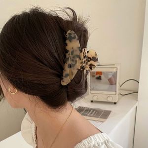 Pince à cheveux élégante en acétate de haute qualité pour femmes, avec ornements de mode française et lettres anglaises - Product Image 4