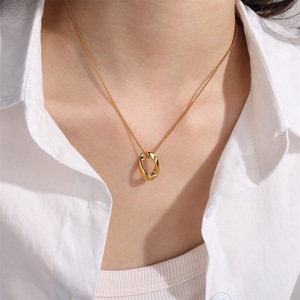 Collier pendentif ovale minimaliste en or, design géométrique, alliage de zinc, bijoux de mode pour femmes XL387G - Product Image 4