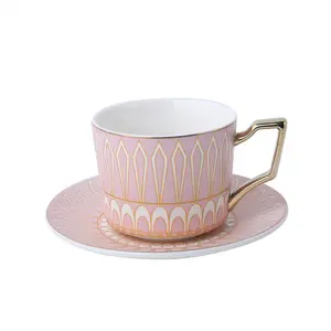 Huishoudelijke Licht Luxe Kopjes Europese Stijl Porseleinen Theeserviezen Engelse Stijl Afternoontea Borden Set Keramische Koffiekop