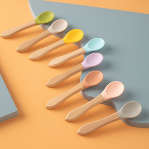 Cuillère d'alimentation portable en silicone pour chatons, cuillère à nourriture humide pour animaux de compagnie avec manche en bois, en plastique de qualité alimentaire - Product Image 3