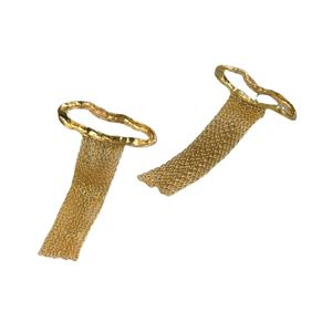 Elegantes pendientes clásicos para mujer, cadena de manojo con forma martillada chapada en oro, tachuelas grandes, ajuste de bisel hecho a mano, principalmente joyería de latón - Product Image 1