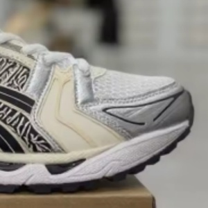 Chaussures de sport respirantes et confortables, nouveau style d'été, avec absorption des chocs et fonction antidérapante, chaussures de course - Product Image 1