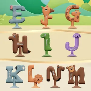 Großhandel Bpa Free Silikon 26 Buchstaben Diy Baby Beiß spielzeug Lebensmittel qualität Silikon Alphabet Baby Beißring mit Absaugung