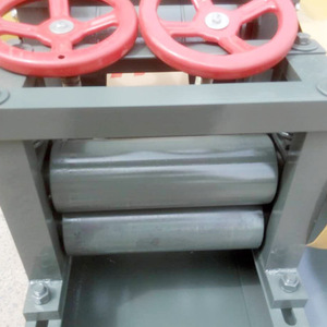 Machine à redresser les métaux, vitesse d'alimentation minimale 50 m/min, tension 220-380 V, pour utilisation sur barres de construction, niveau de sécurité élevé - Product Image 4