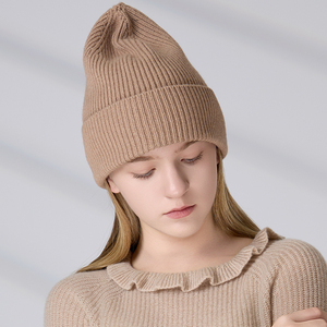 Bonnet tricoté européen personnalisé avec logo, unisexe, pour enfants, en mélange de laine, à côtes verticales, haut et à revers. - Product Image 4