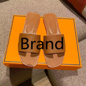 Sandales plates en caoutchouc en cuir fleuri à bout ouvert pour femmes chaussures de plage d'été avec bas de vitesse curseurs pantoufles à la mode - Product Image 1