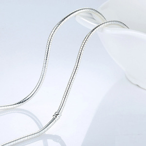 Collana Unisex Elegante e alla Moda in Argento Sterling 925 Placcato con Catena a Osso di Serpente e Perla, 46cm, Vendita all'Ingrosso - Product Image 2