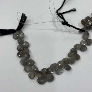 Beau collier de pierres précieuses pierre de lune grise perles à facettes briolette joliment taillées prêt à porter pour hommes/femmes ou bijoux naturels - Product Image 1