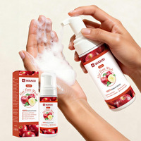 Mousse nettoyante intime antibactérienne à l'extrait de pomme bio, pH équilibré, pour tous les âges et types de peau, nettoyage doux, rafraîchit.