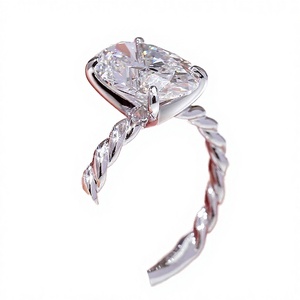 Bague de fiançailles de luxe torsadée faite à la main en or blanc massif 10-18 carats, sertie d'un diamant de laboratoire ovale de 3,5 carats, couleur D, certifié IGI - Product Image 2