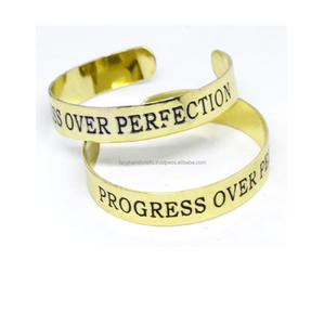 Cadeaux de Nouvel An 2025 pour la famille, bracelet vibrant fait main, cadeau pour homme, bijoux hip hop géométriques, bijoux avec revêtement laqué - Product Image 3