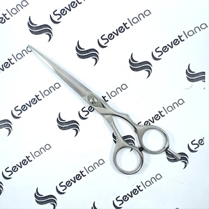 Vente en gros de ciseaux de coiffeur professionnels en acier japonais avec de grands trous pour les doigts - Product Image 2
