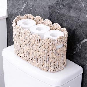 Cesta de almacenamiento rectangular hecha a mano con jacinto de agua, blanca, tipo pedestal, para organizar toallas y papel higiénico en el baño o dormitorio. - Product Image 2