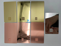 Cartes bancaires en acier inoxydable avec design gravé, impression par gravure, finition brossée bleue durable et fente