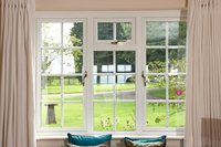 Ventana Abatible Moderna de PVC Personalizada, con Doble Vidrio Templado y Aislamiento, Apertura Interior para Cocina