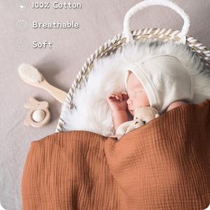 Vente en gros usine/OEM – Ensemble trois pièces en <span class=keywords><strong>gaze</strong></span> anti-choc pour nouveau-nés, couverture d'emmaillotage douce pour la peau, toutes saisons - Product Image 3