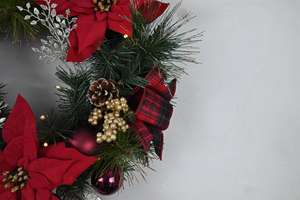 Popular Customized Colorful Christmas Decoration <b>Artificial</b> Christmas Party <b>Wreath</b> with Pinecorn - Product Image 5