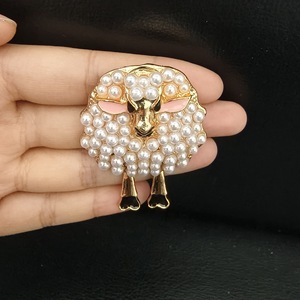 <span class=keywords><strong>Broche</strong></span> Adorable <span class=keywords><strong>Agneau</strong></span> en Alliage Haut de Gamme Incrustée de Perles, Vente en Gros Usine, pour Femme, Costume, Manteau, Épingle de Poitrine - Product Image 4