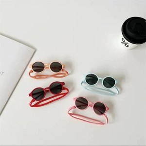 Vendita calda flessibile rotondo polarizzato UV400 Custom per bambini <span class=keywords><strong>occhiali</strong></span> <span class=keywords><strong>da</strong></span> <span class=keywords><strong>sole</strong></span> per ragazze ragazzi <span class=keywords><strong>occhiali</strong></span> <span class=keywords><strong>da</strong></span> <span class=keywords><strong>sole</strong></span> con cinturino - Product Image 2