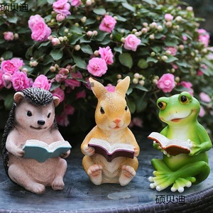 Figurine de lapin en résine, lisant un livre, décoration de jardin extérieur, ornement de patio, forme animale peinte, autoportante - Product Image 2