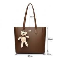 Sacs fourre-tout personnalisés en cuir PU pour femmes, sacs à main d'affaires pour femmes, sac à main mignon avec pendentif petit ours