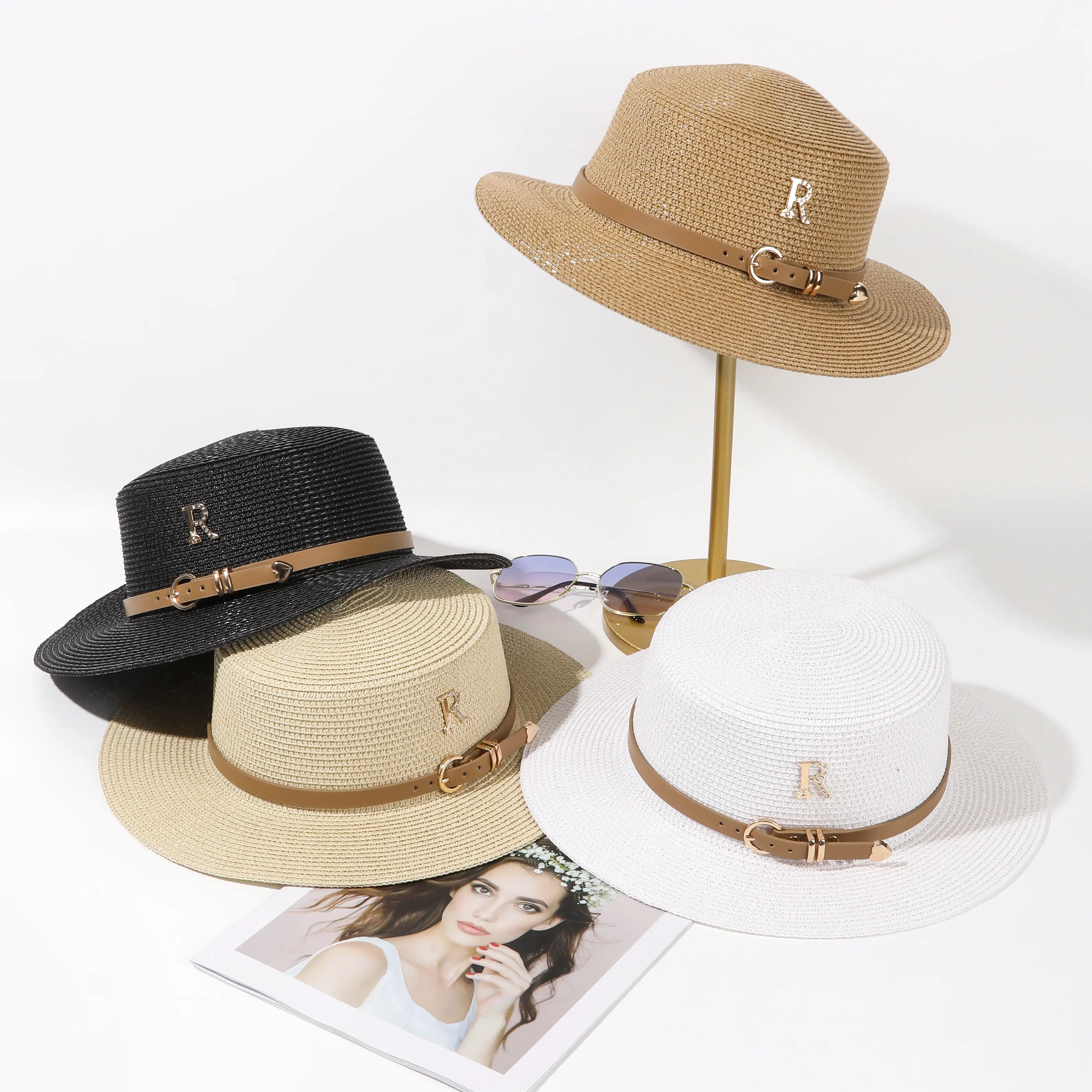 Toptan moda lüks yazlık hasır şapka 50 kutu açık plaj güneşlik düz üst kadın saman kağıt hasır şapkalar ile bir şapka