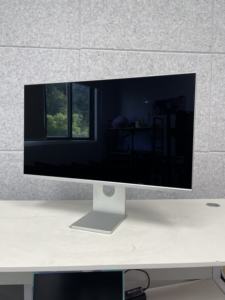 Moniteur Lcd 32 pouces <span class=keywords><strong>4K</strong></span> Ips Écran miroir <span class=keywords><strong>144Hz</strong></span> avec haut-parleurs intégrés et cadre en alliage d'aluminium pour les affaires et l'esport - Product Image 3